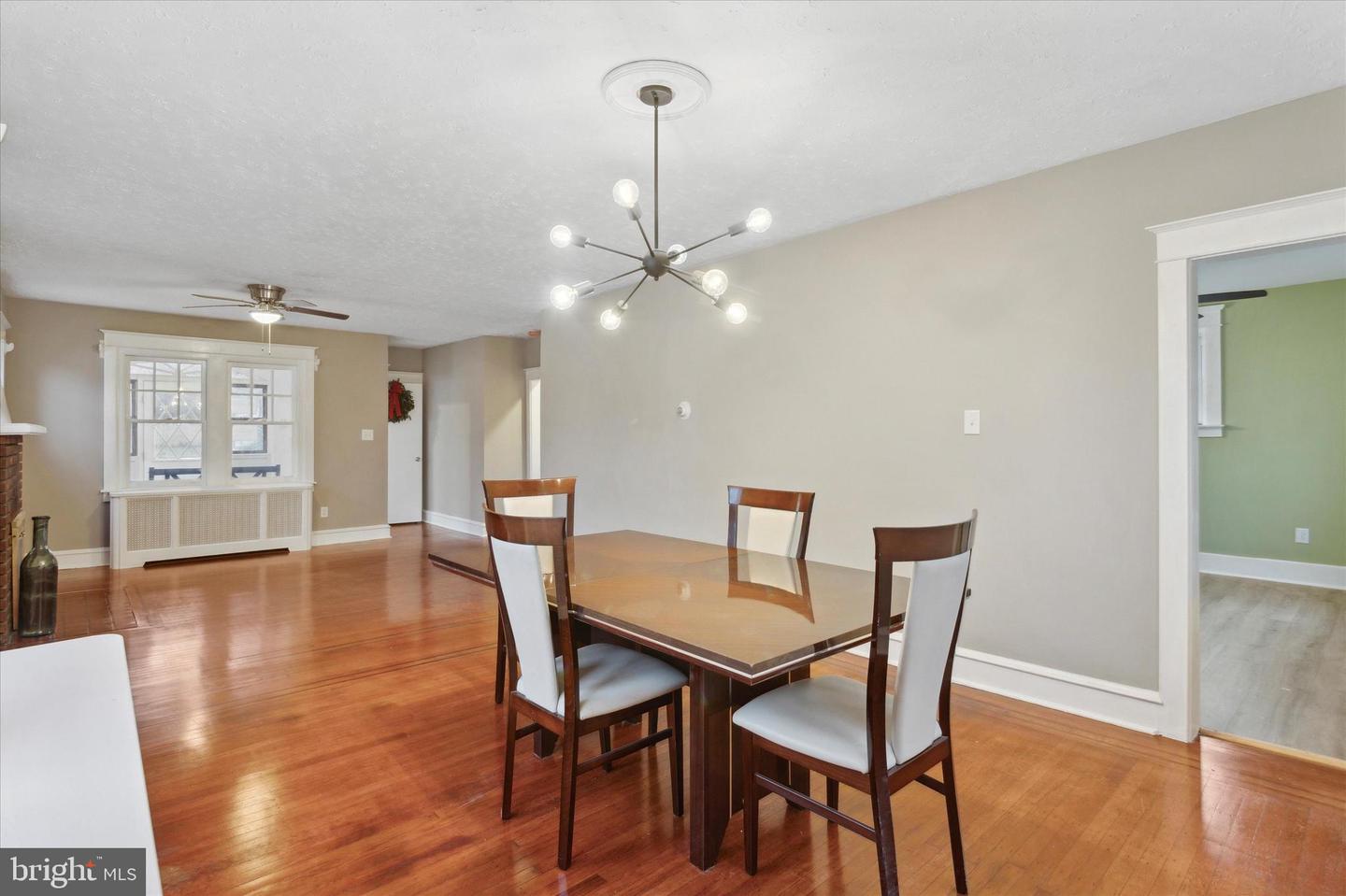 14 W Magnolia Ave
