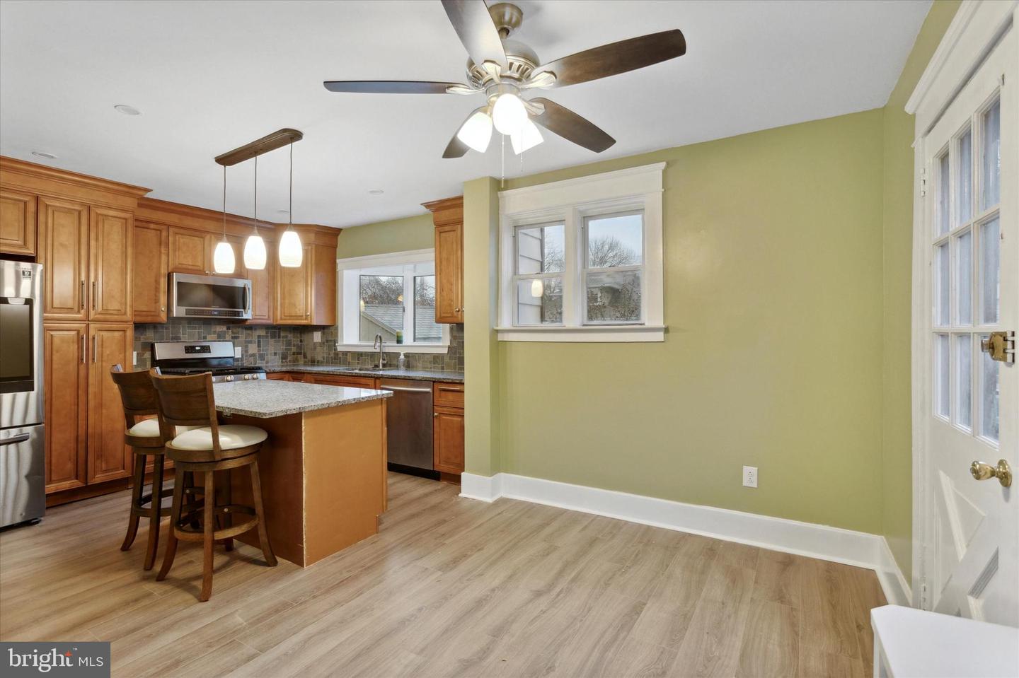 14 W Magnolia Ave