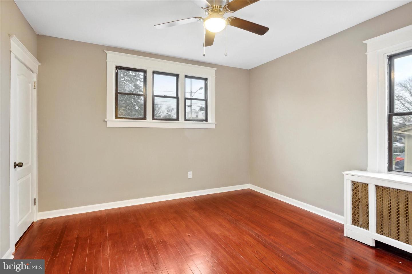 14 W Magnolia Ave