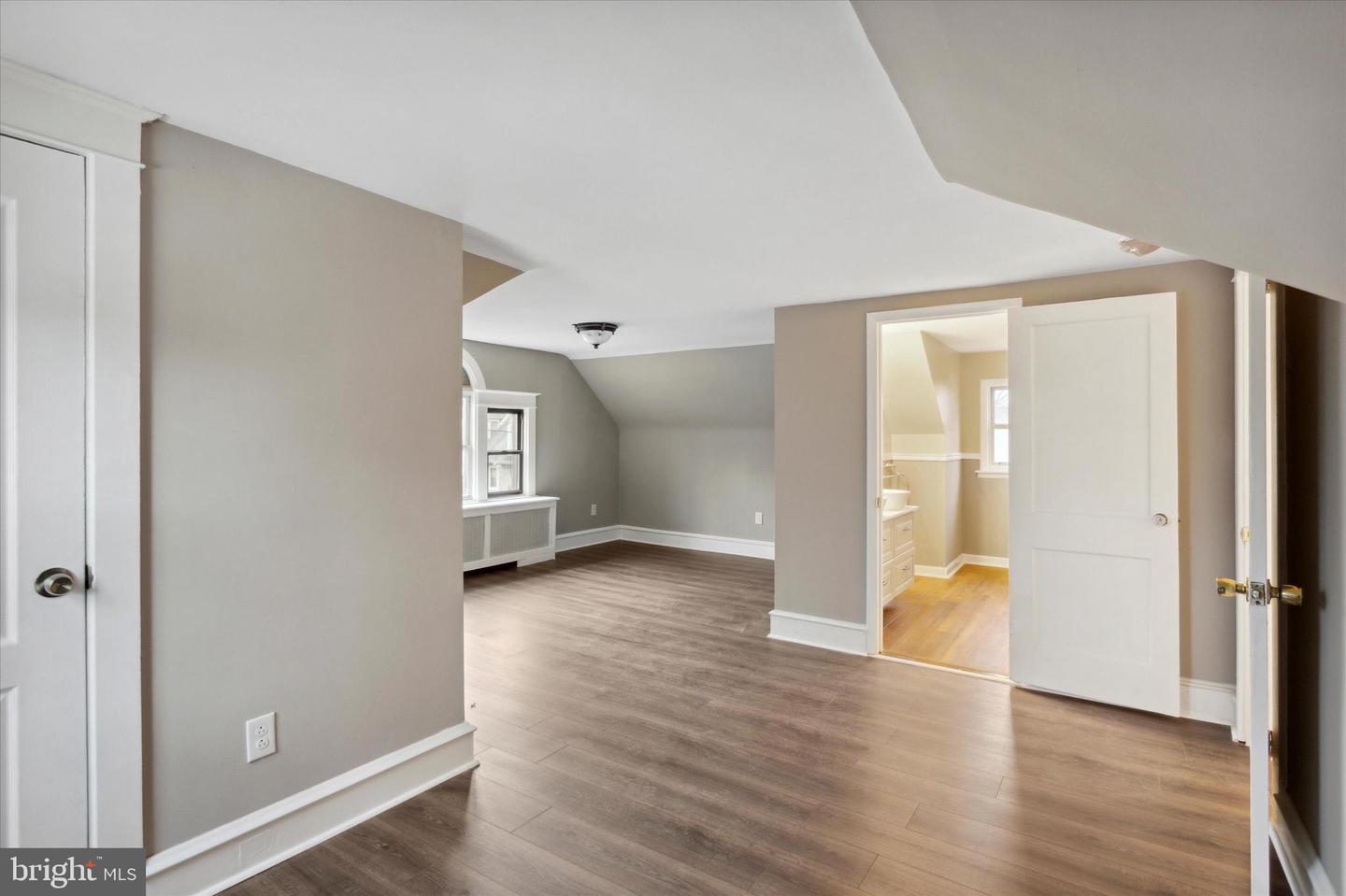 14 W Magnolia Ave