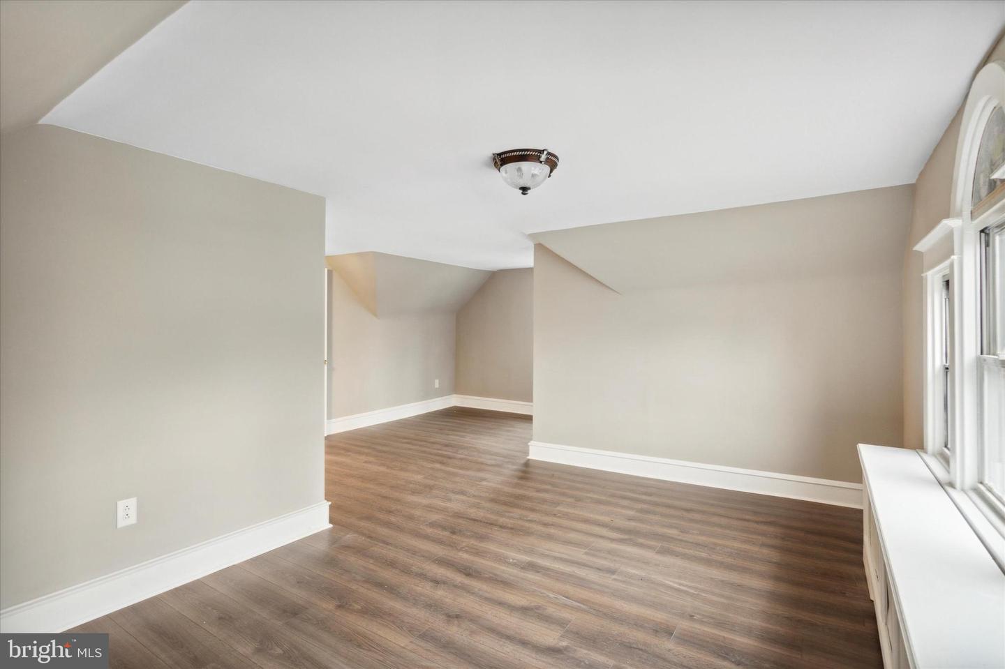 14 W Magnolia Ave