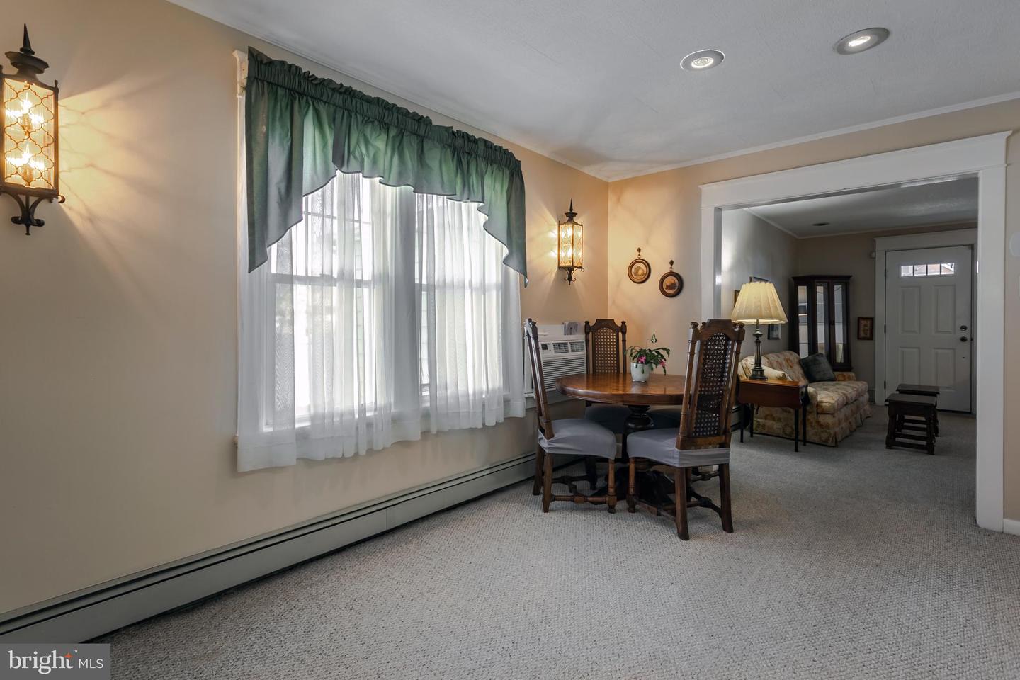 202 W Cooke Ave
