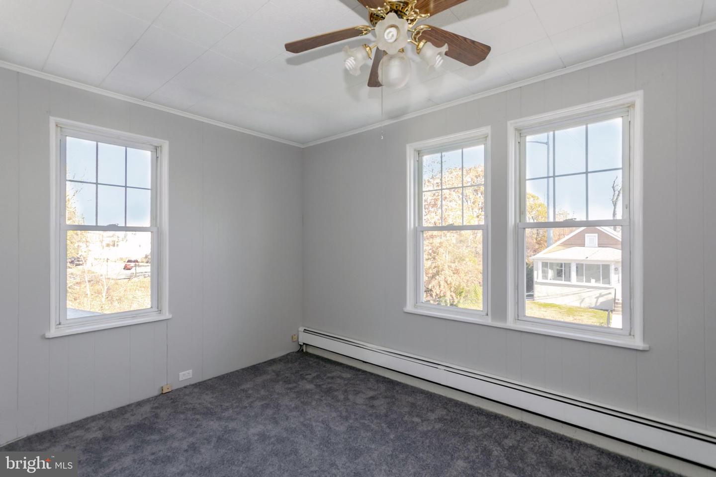 202 W Cooke Ave