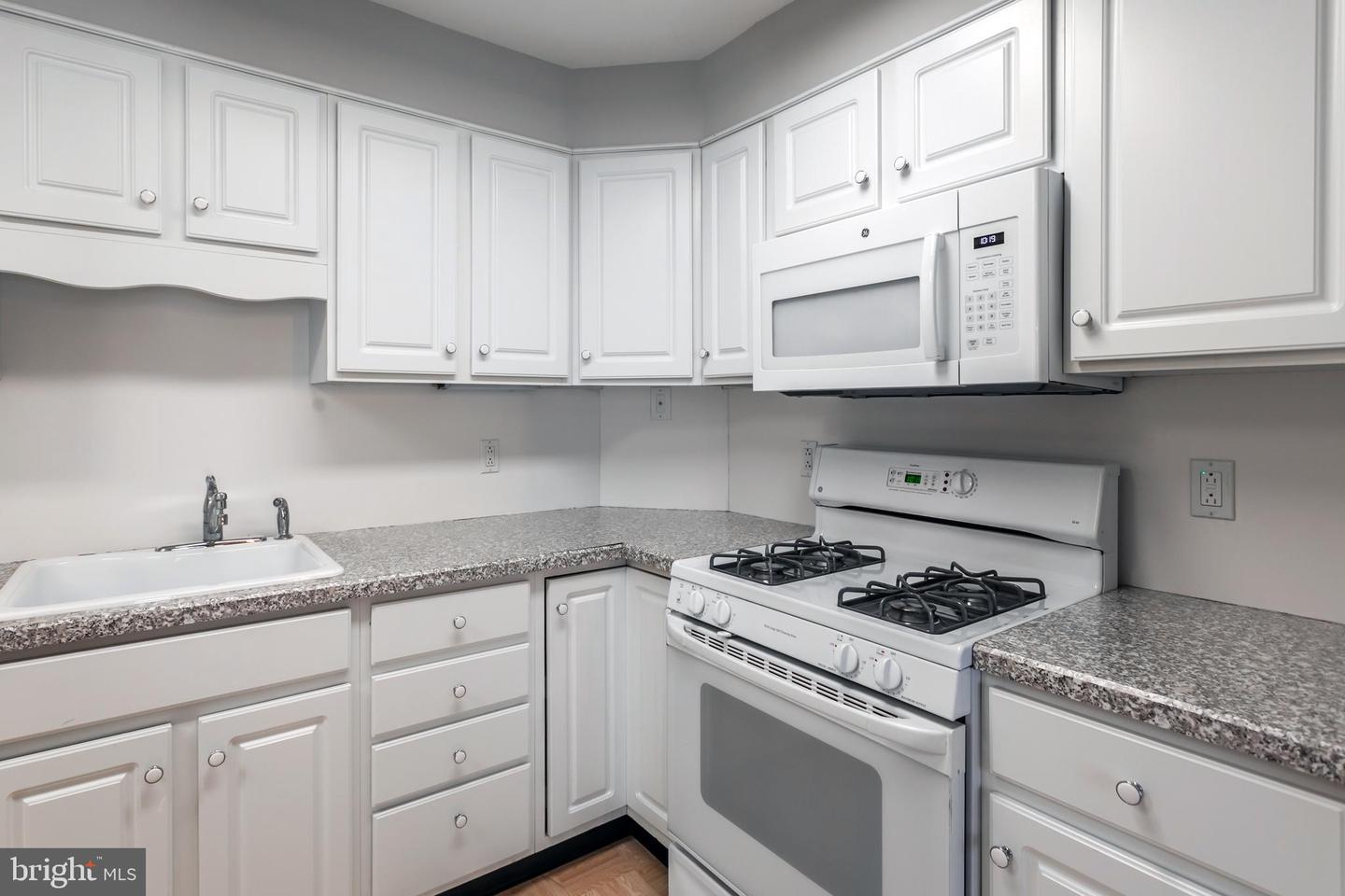 202 W Cooke Ave