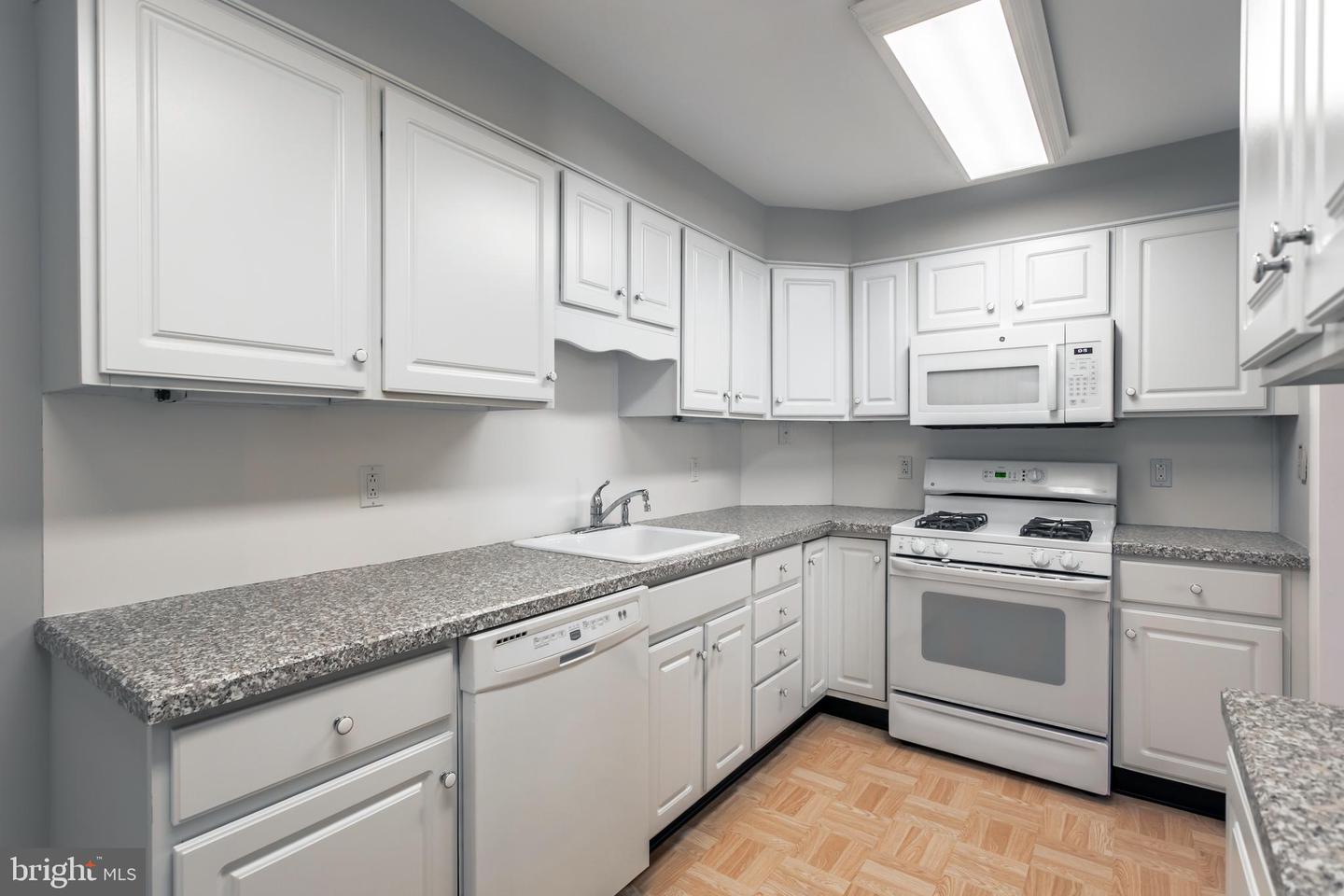 202 W Cooke Ave