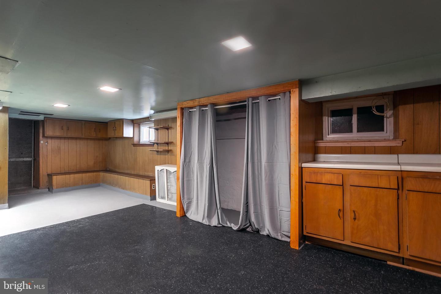 202 W Cooke Ave