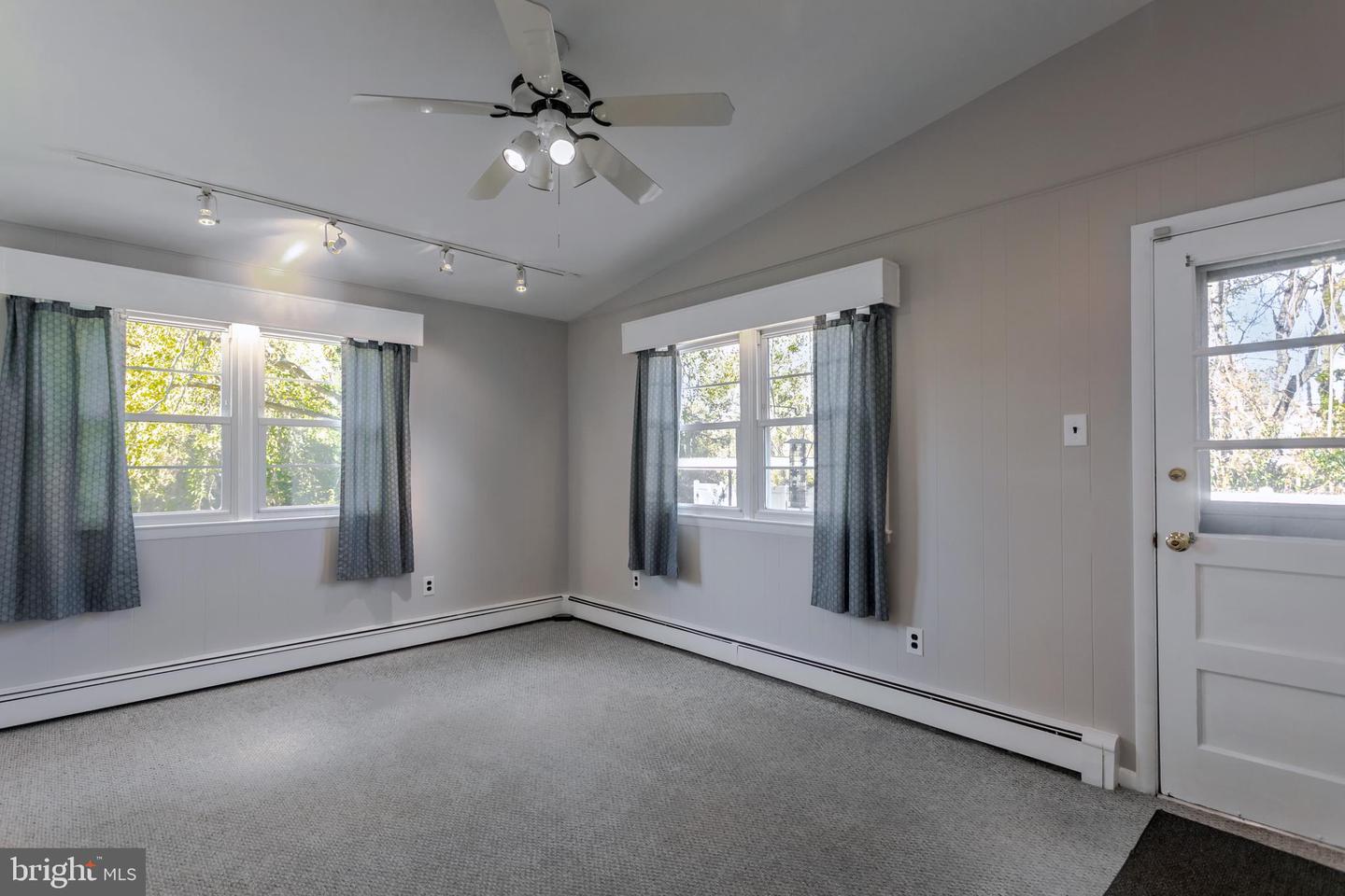 202 W Cooke Ave