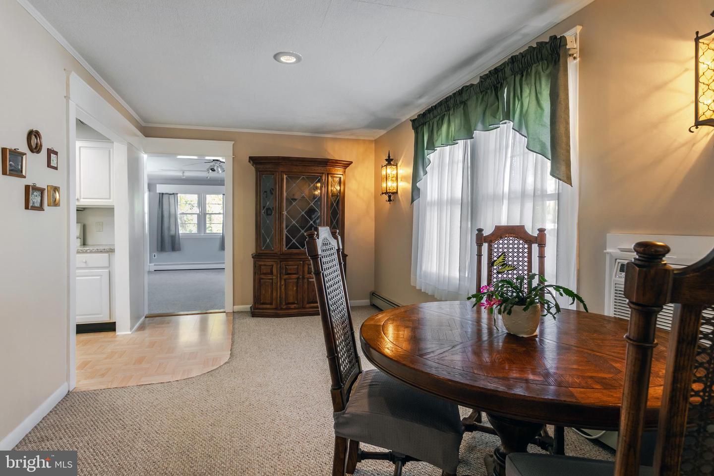 202 W Cooke Ave