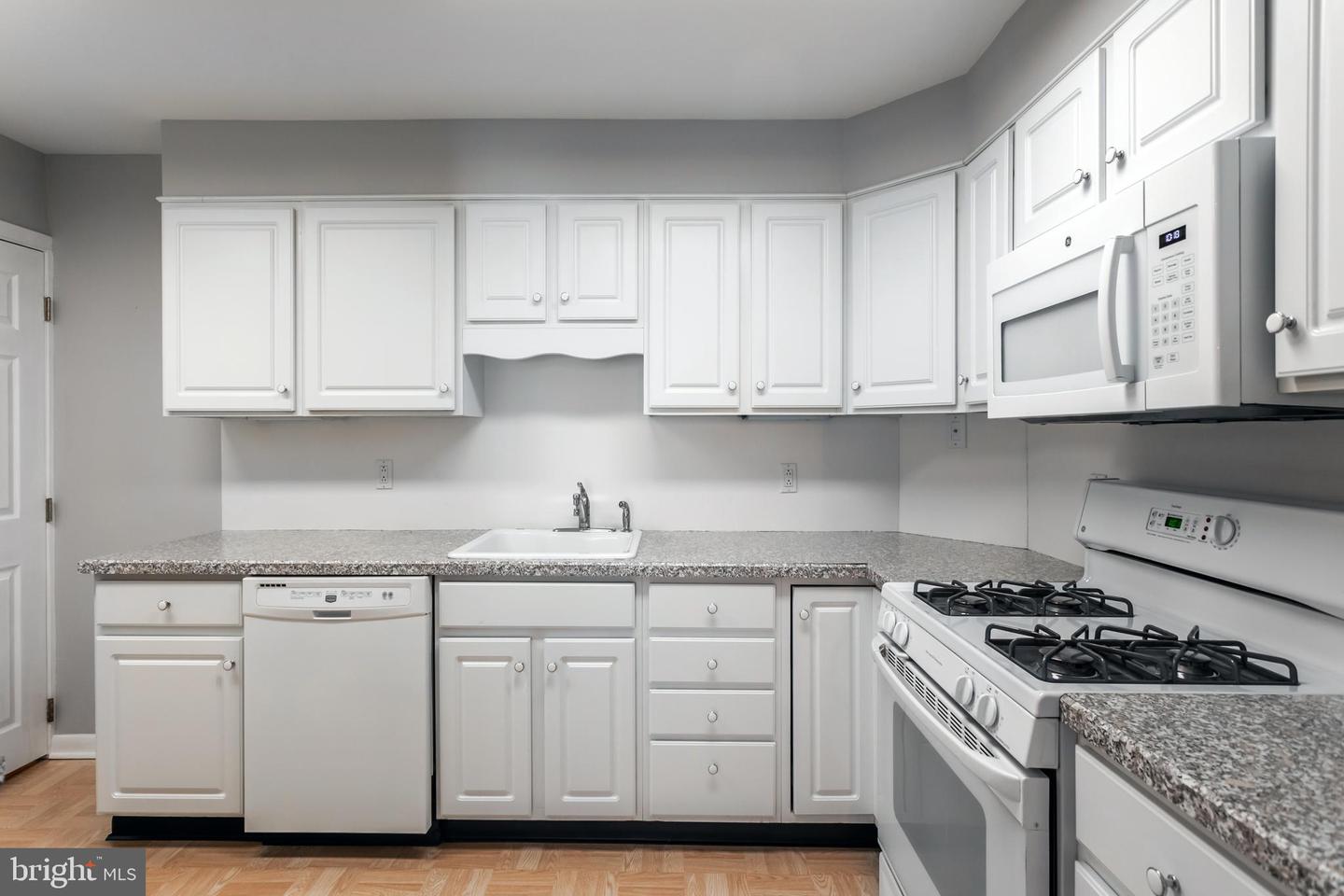 202 W Cooke Ave