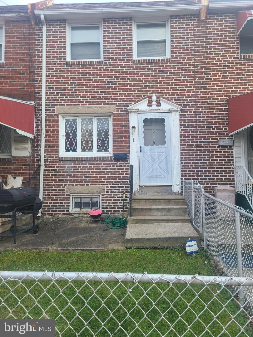 815 MacDonald St