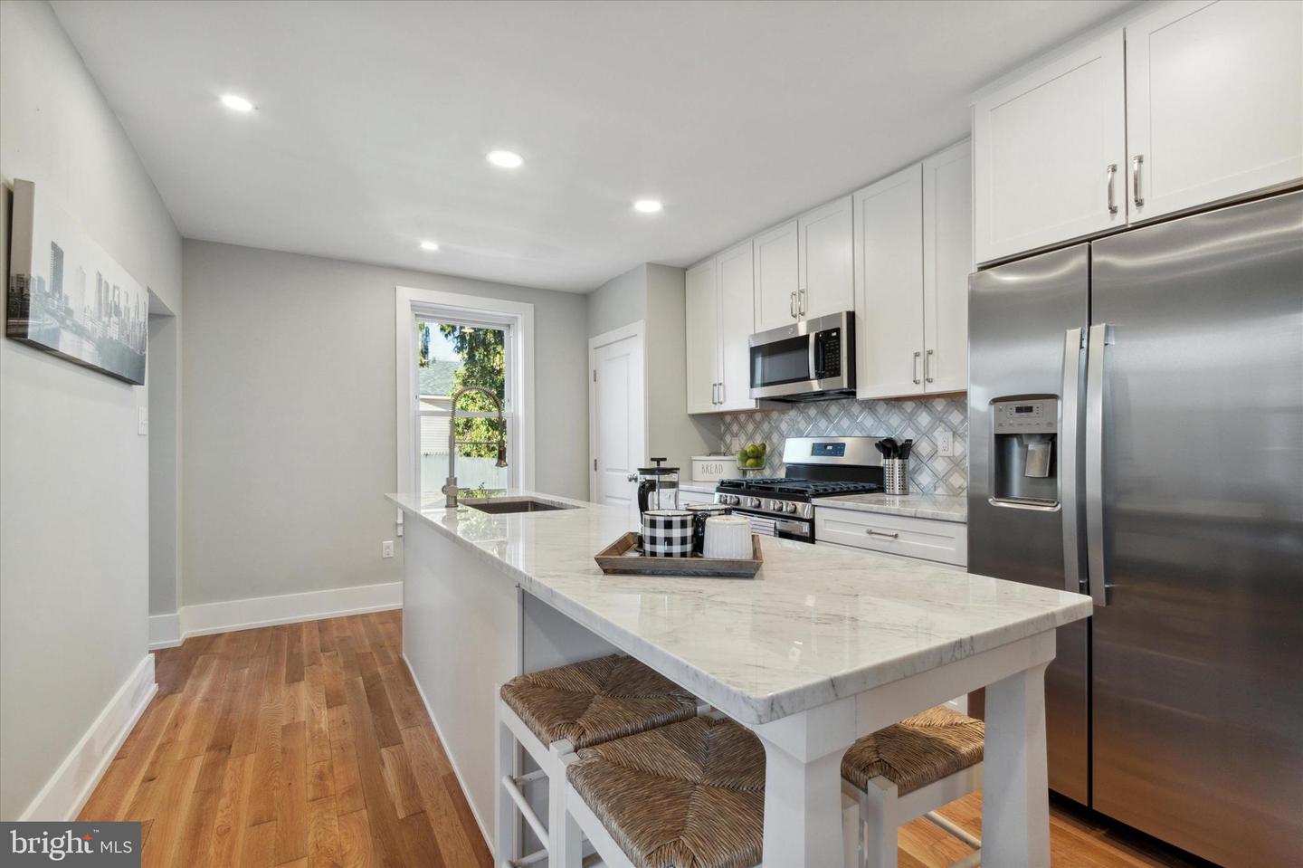 852 Aubrey Ave