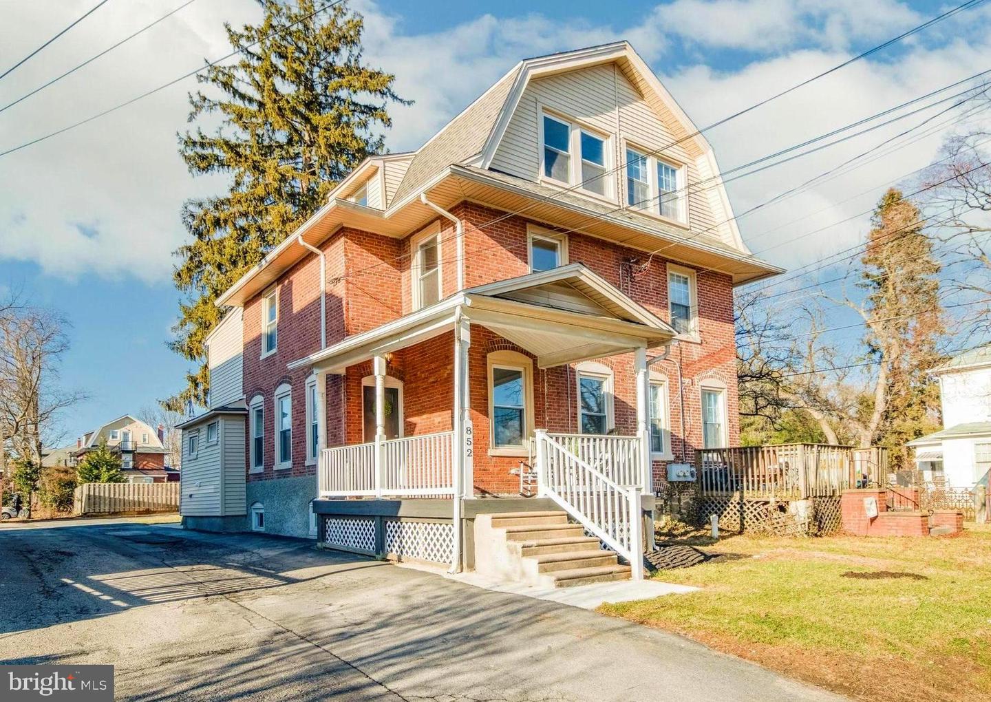 852 Aubrey Ave