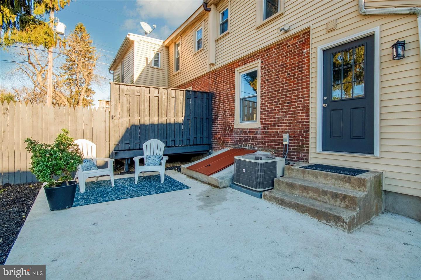 852 Aubrey Ave