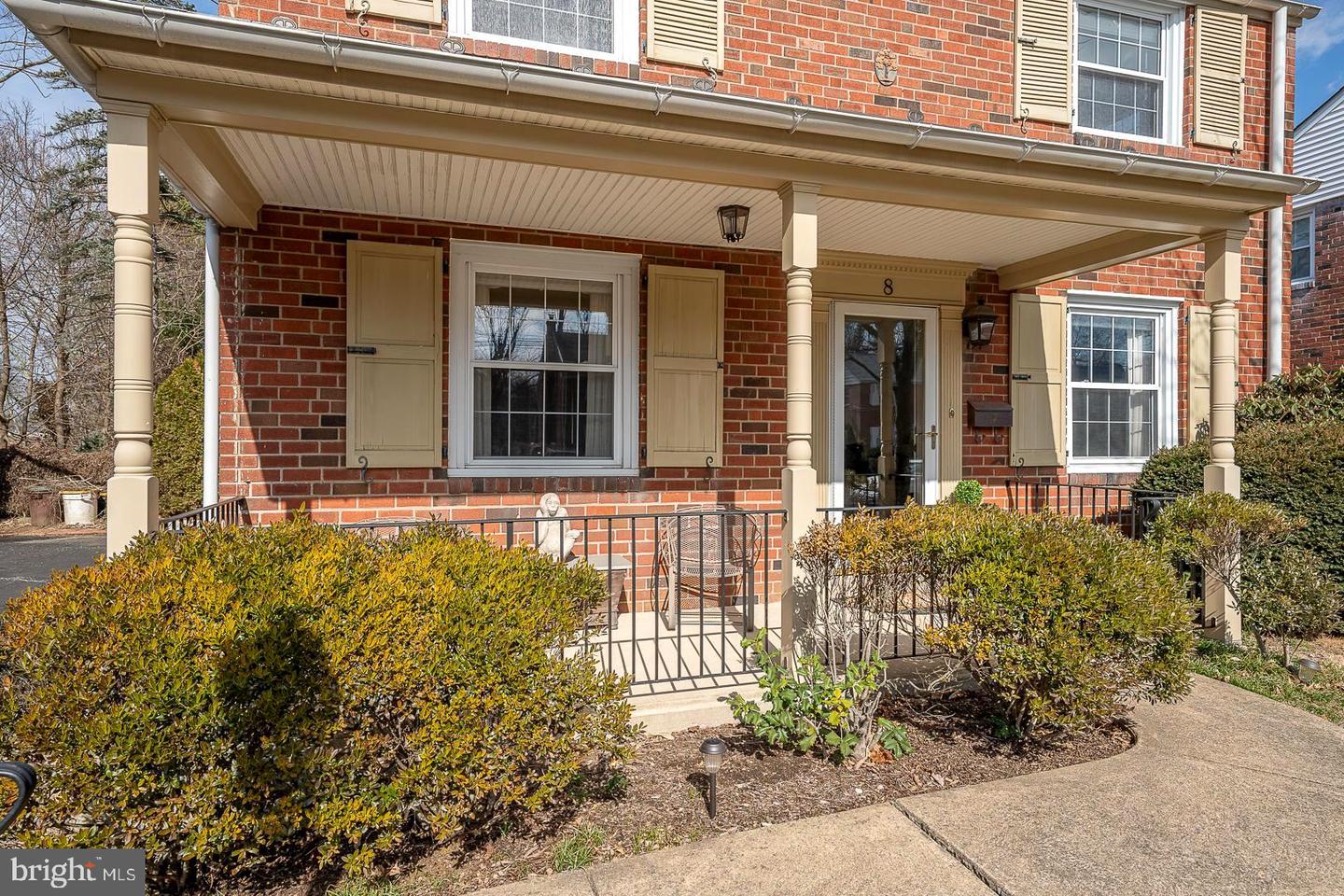 8 Beatrice Dr