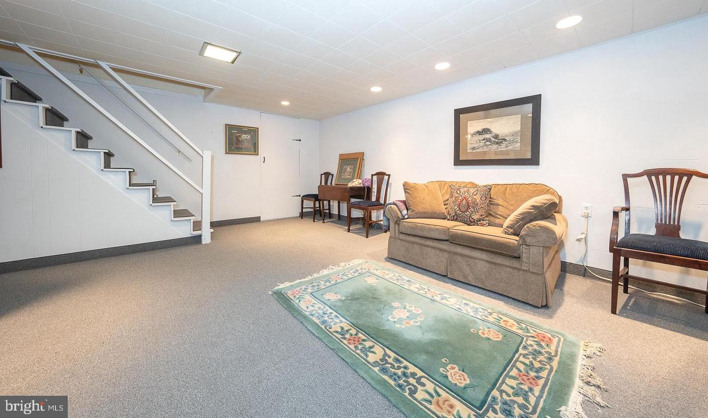 8 Beatrice Dr
