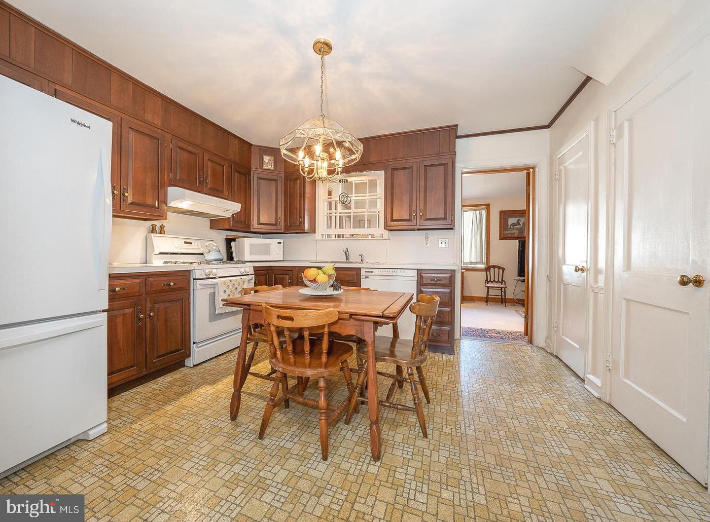 8 Beatrice Dr