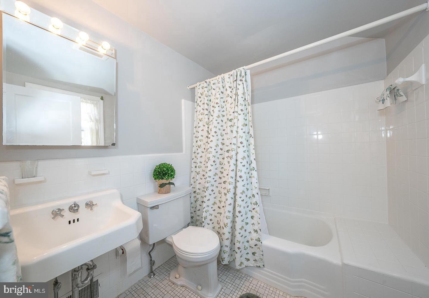 8 Beatrice Dr