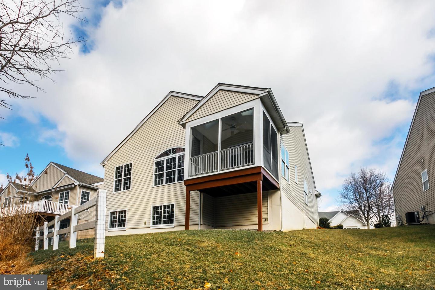 1677 Village Ave