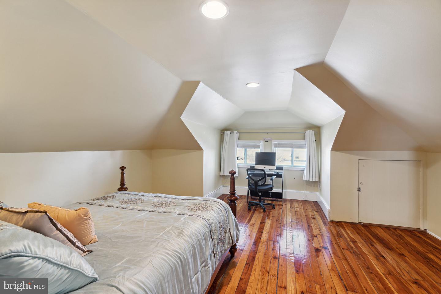 306 Riverview Ave