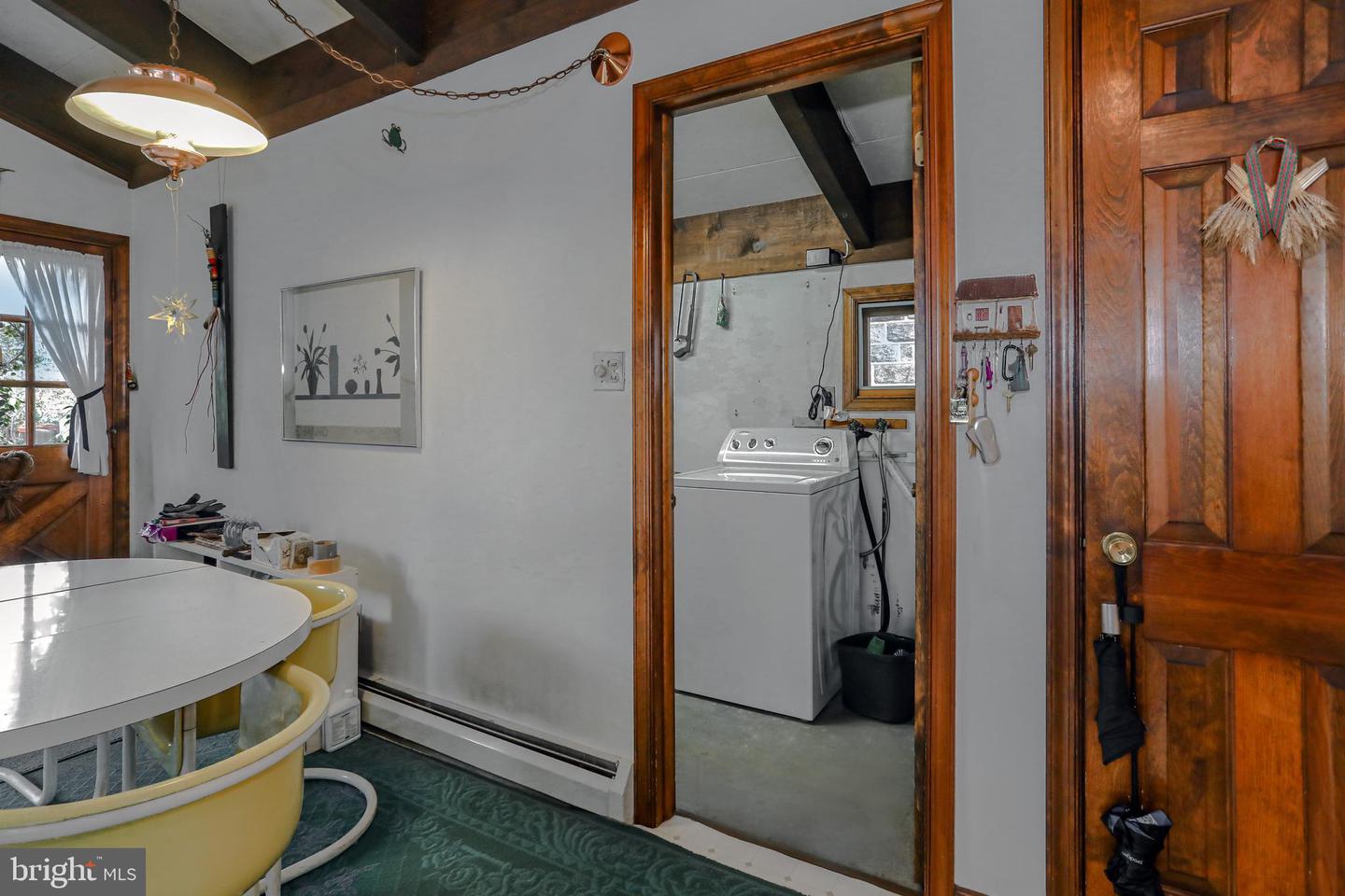 704 E Manoa Rd