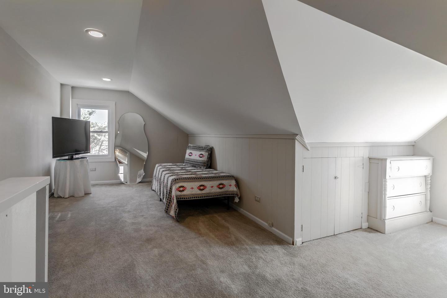 123 E Marthart Ave