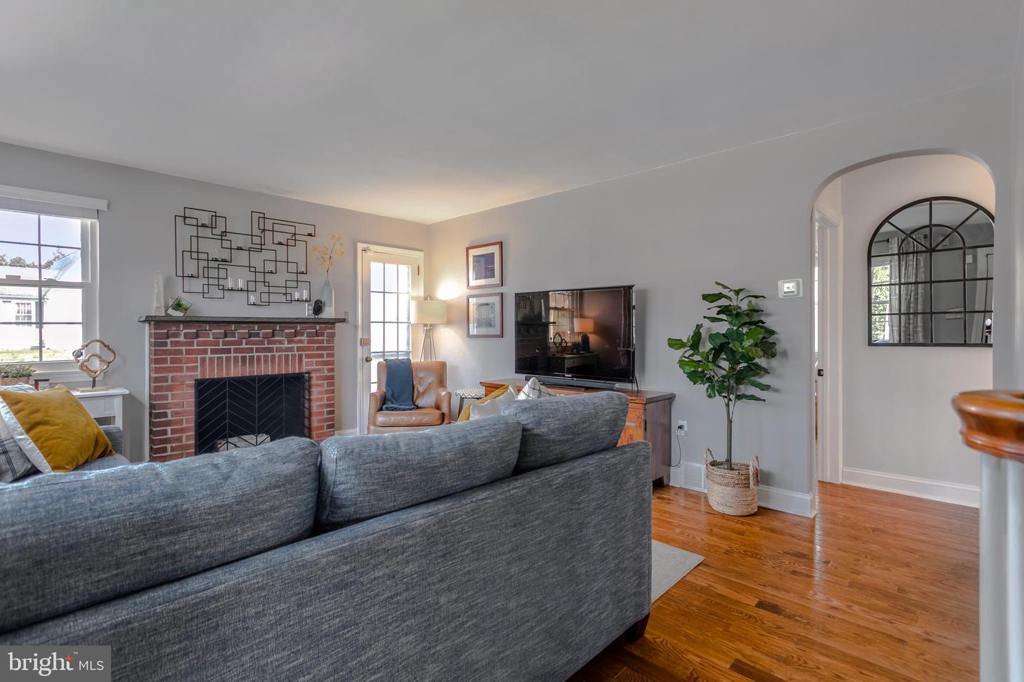 1545 Ashton Rd