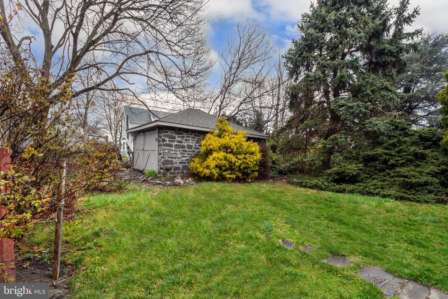 16 Windsor Ave