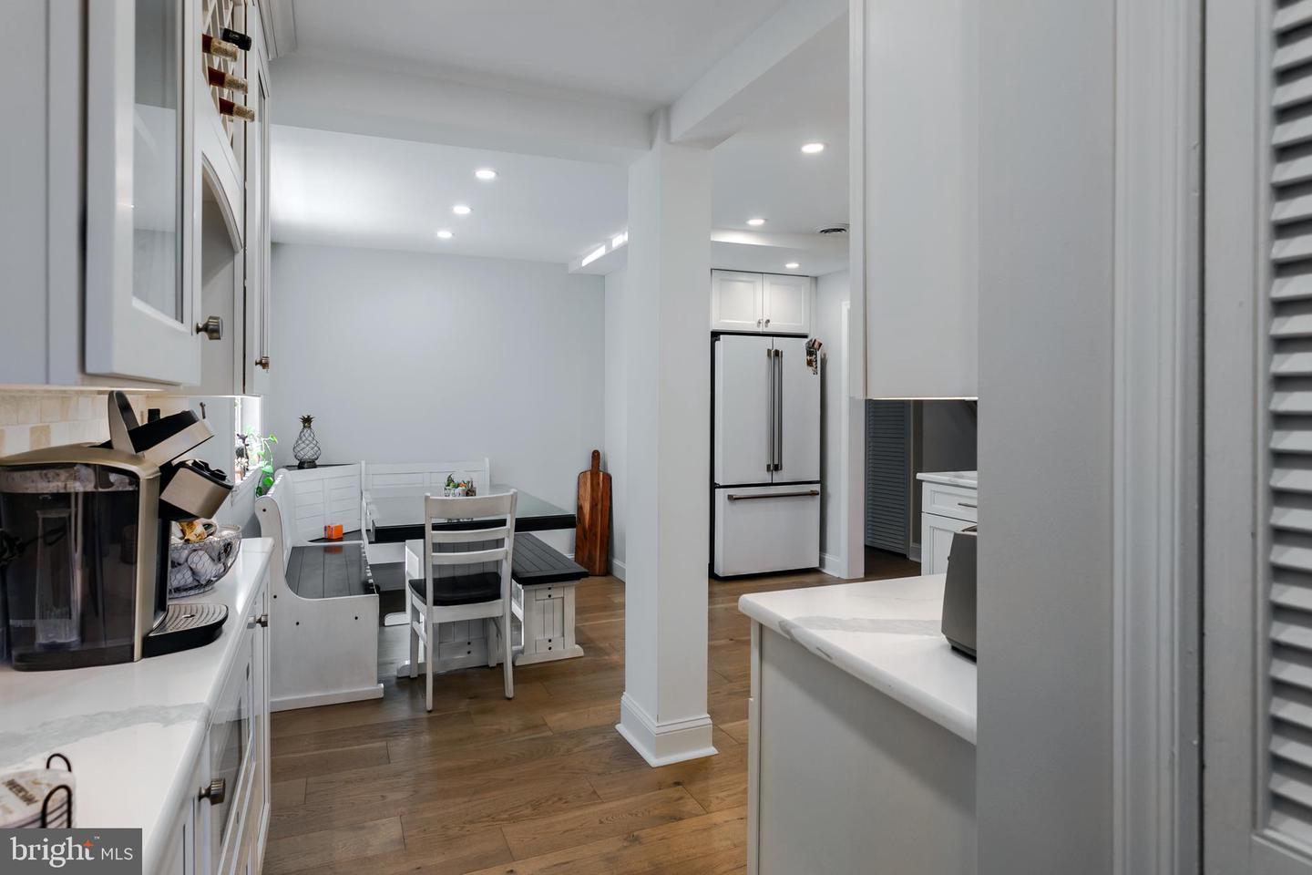 11 Locust St