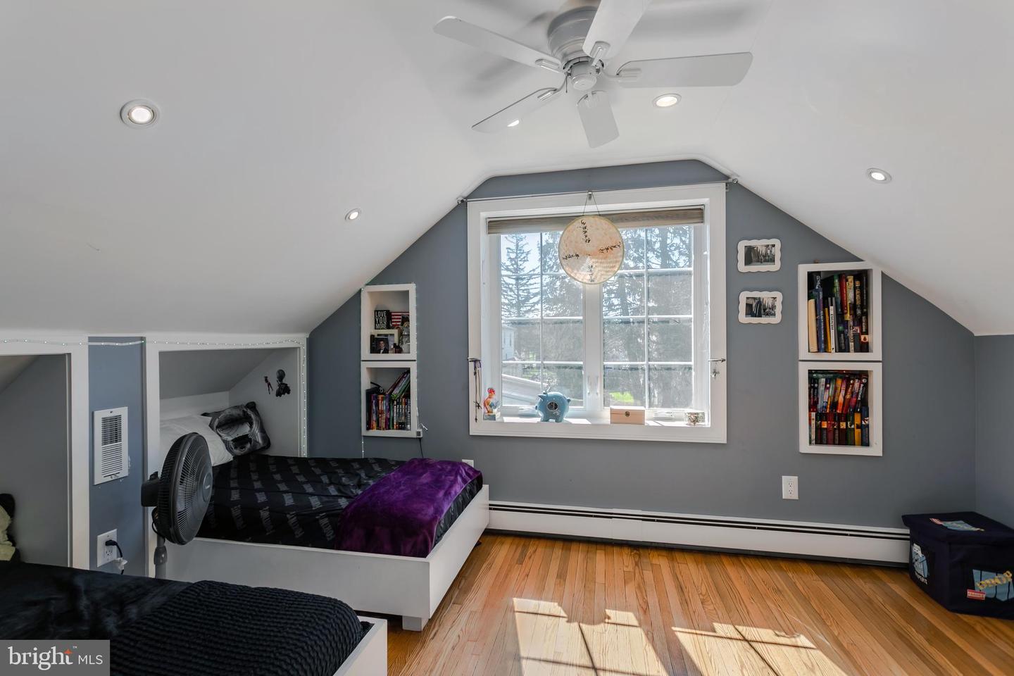 11 Locust St