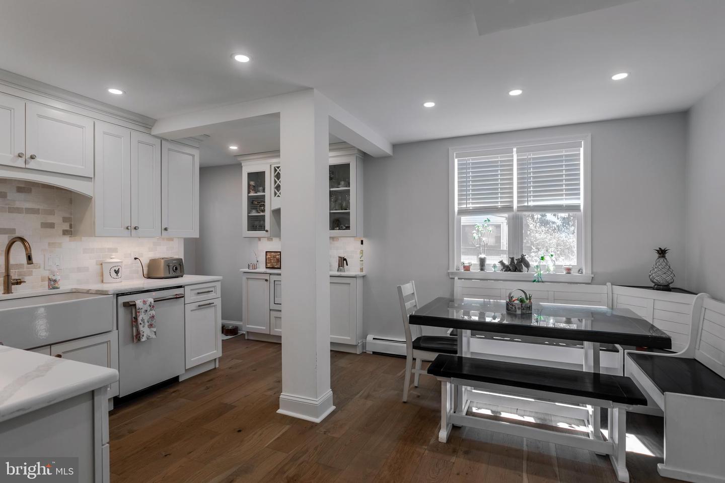 11 Locust St