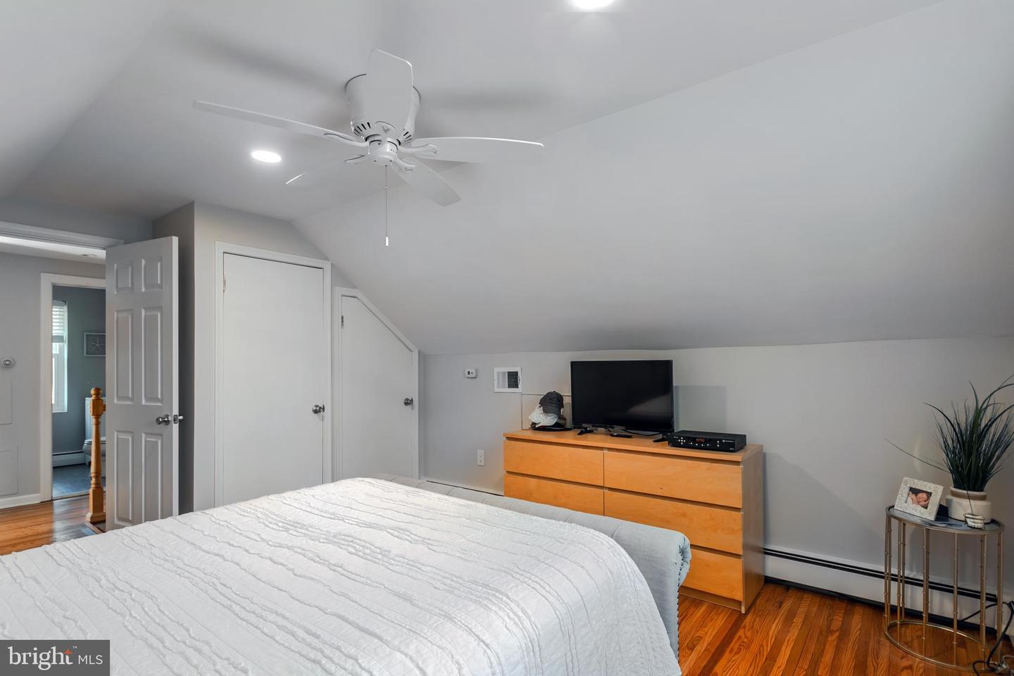 11 Locust St