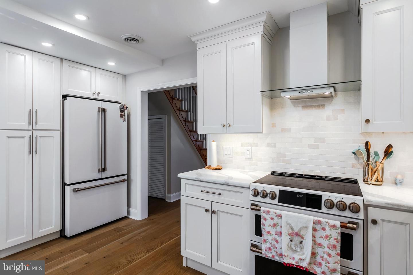11 Locust St