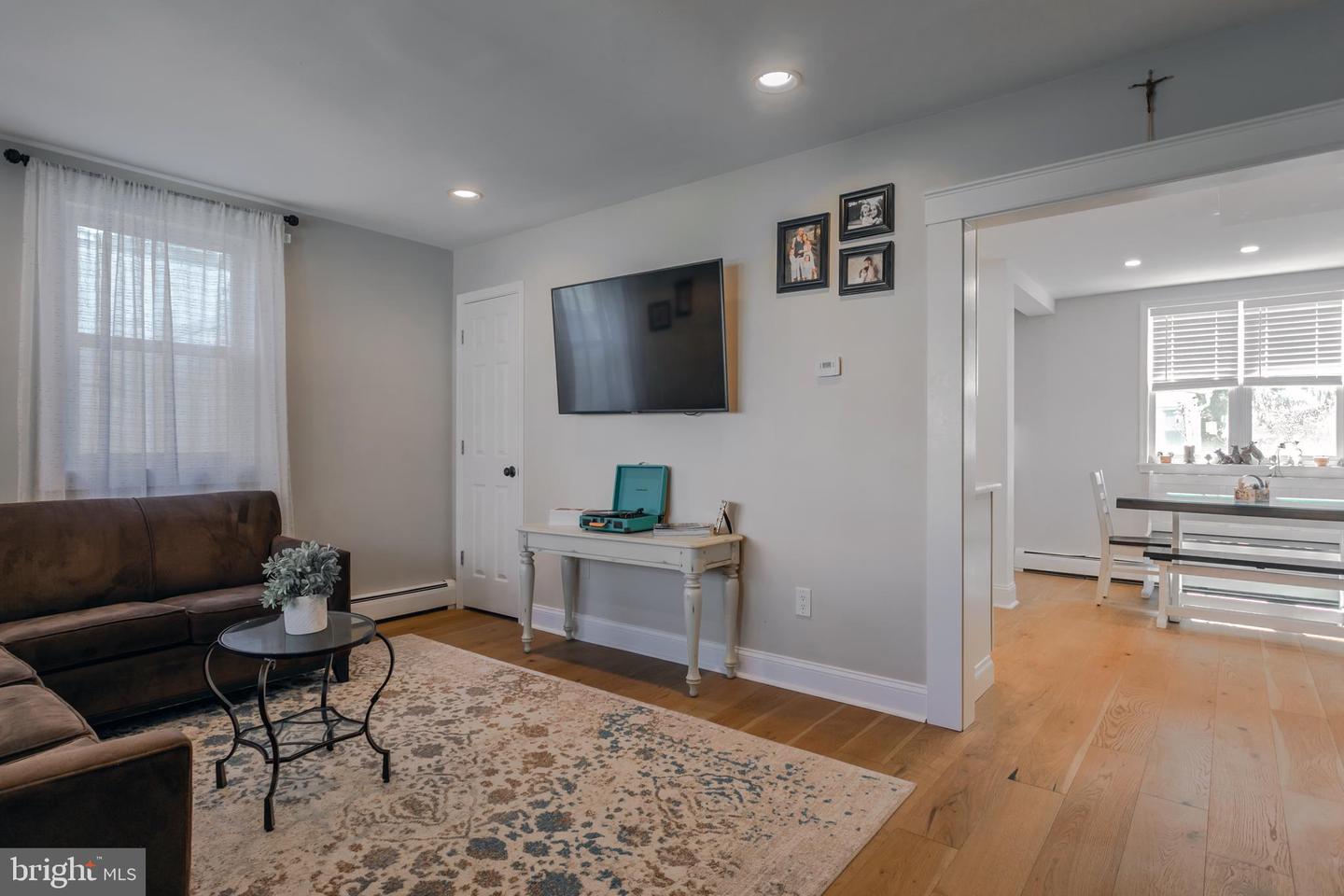 11 Locust St