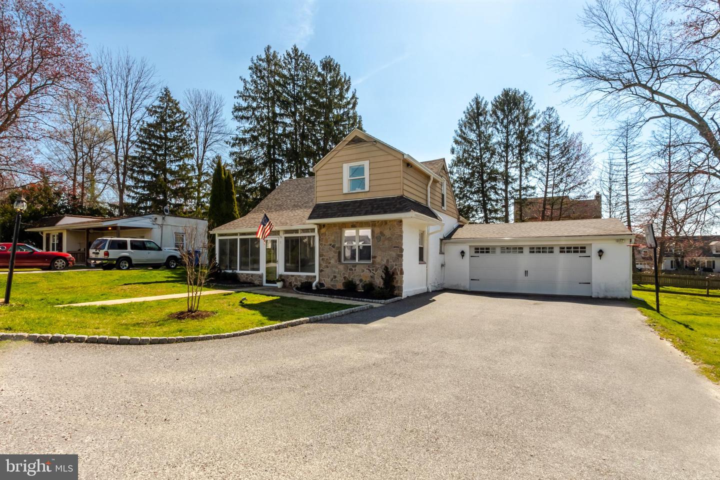 11 Locust St