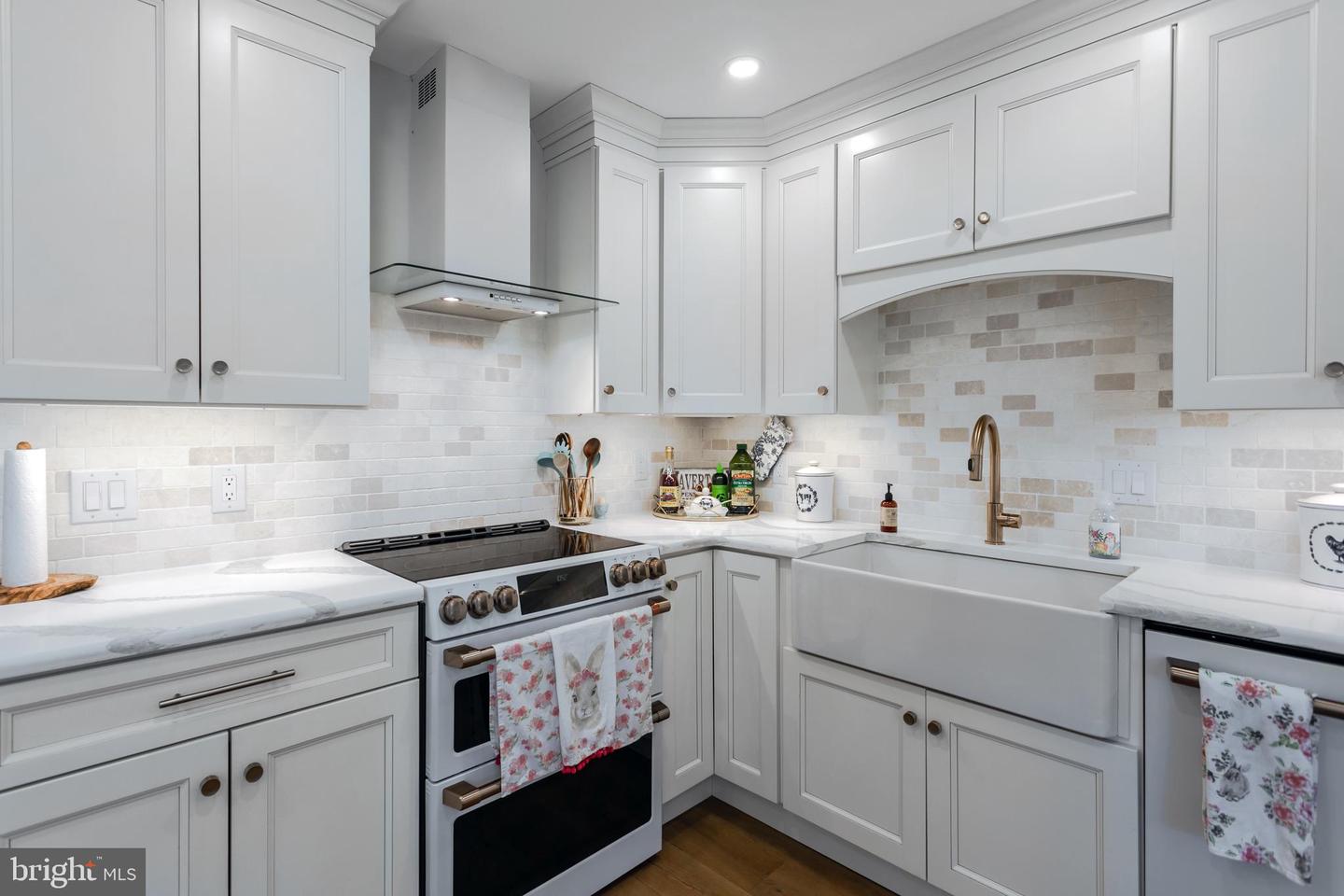 11 Locust St
