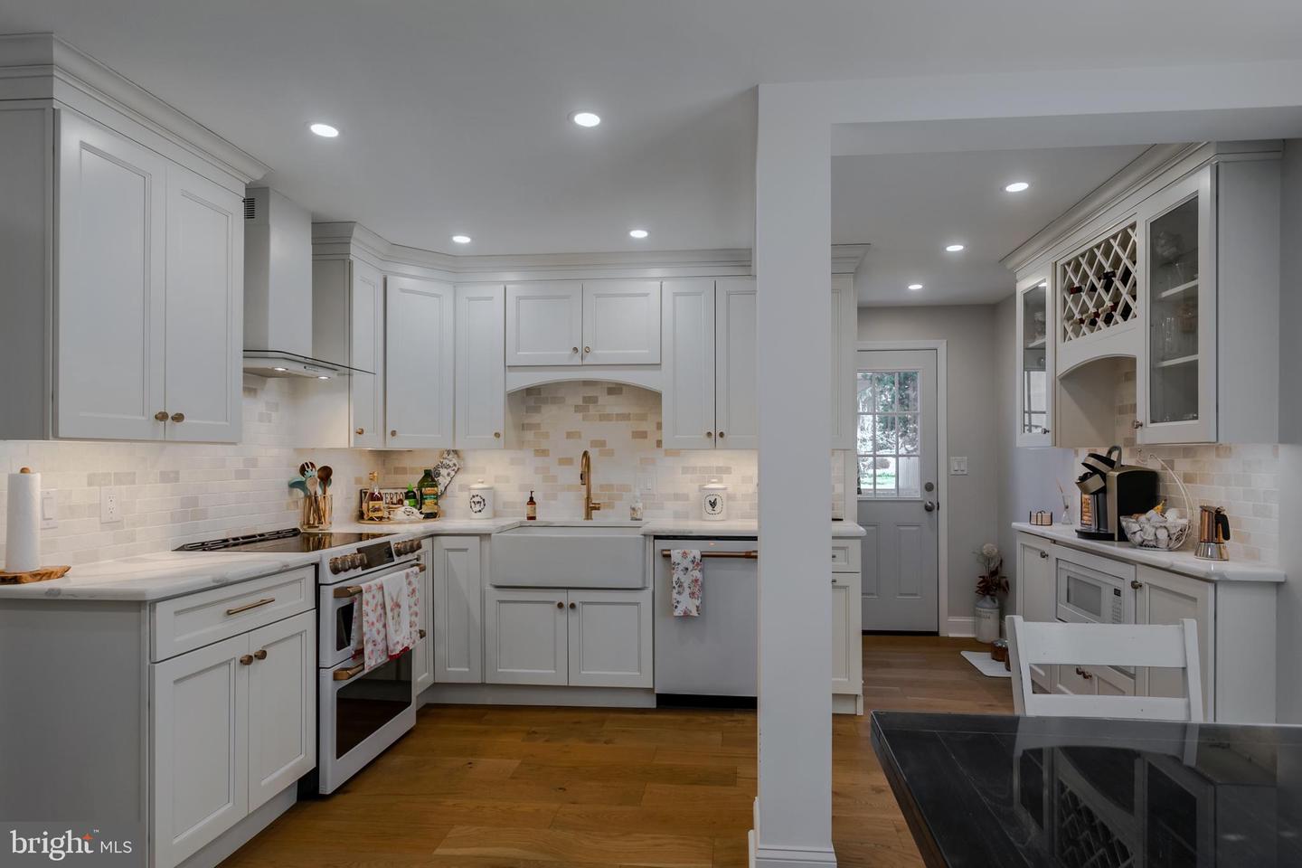 11 Locust St
