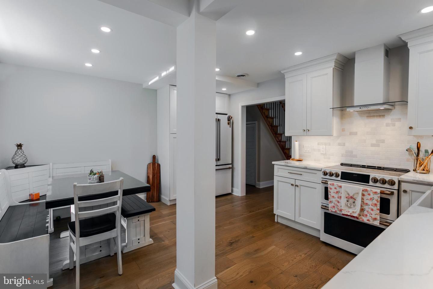 11 Locust St
