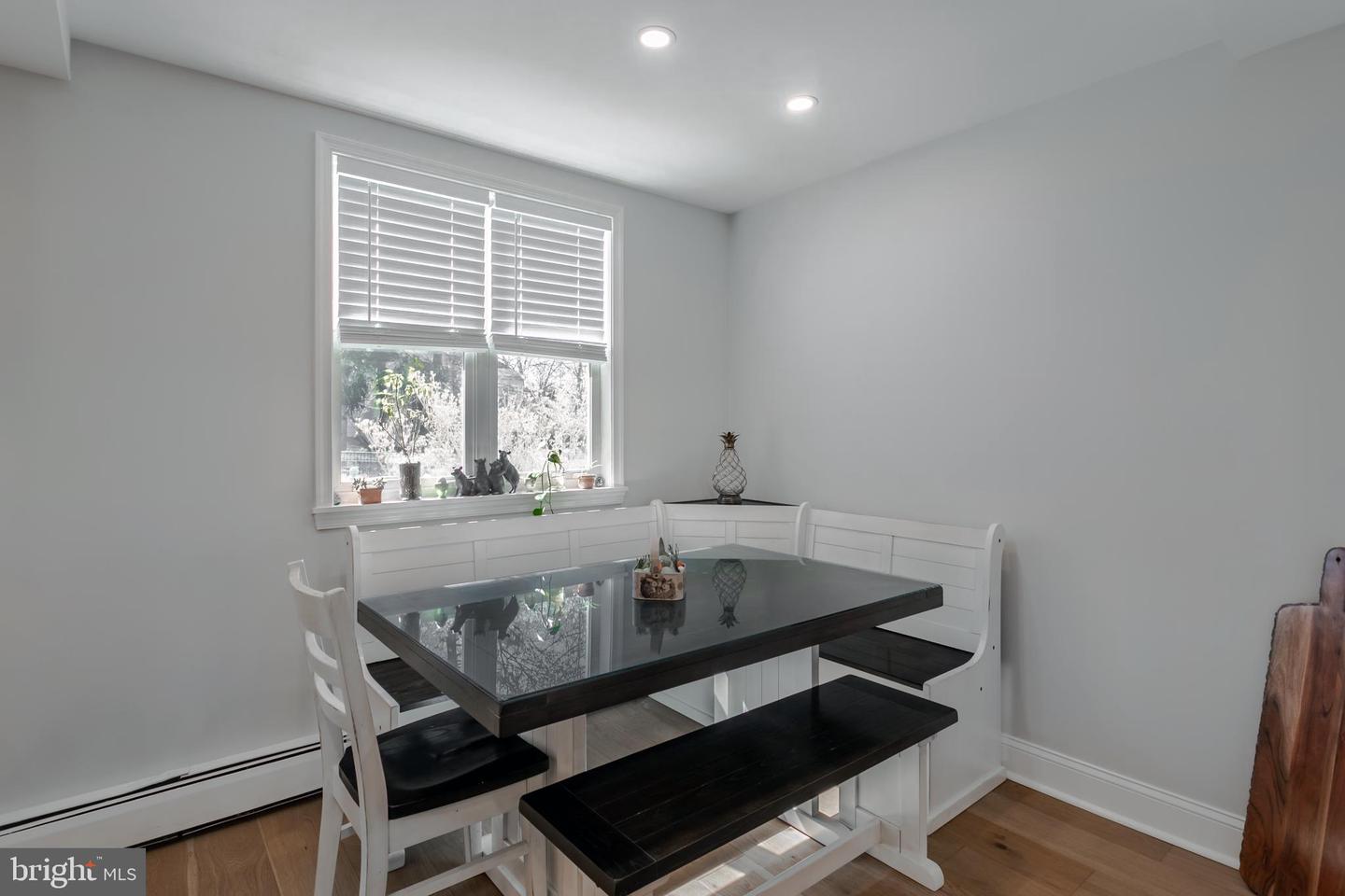 11 Locust St