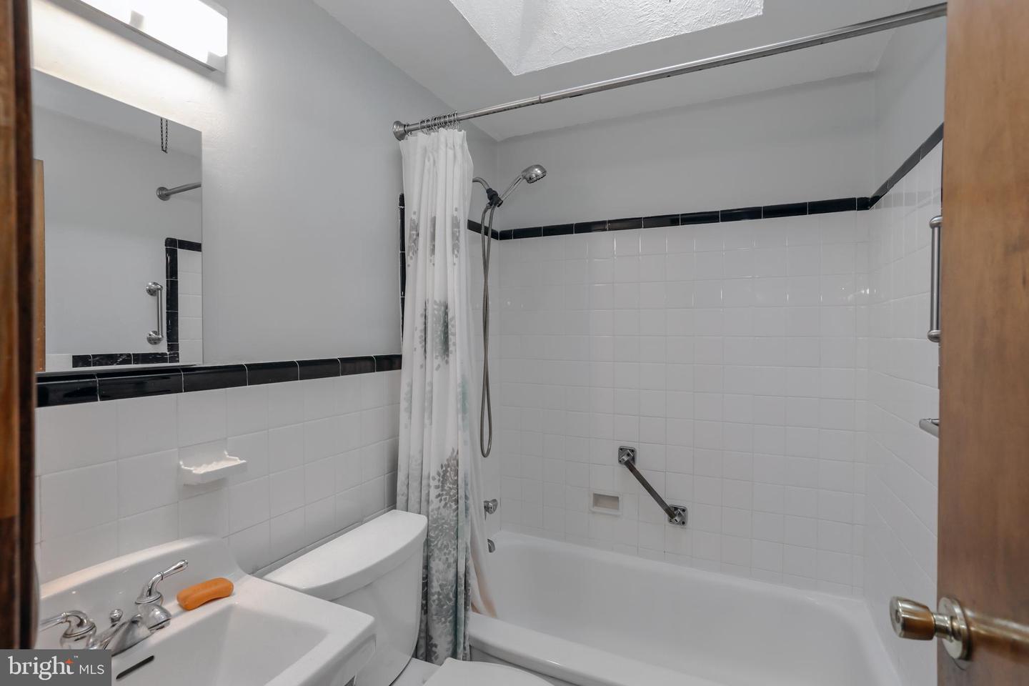 87 S Harwood Ave