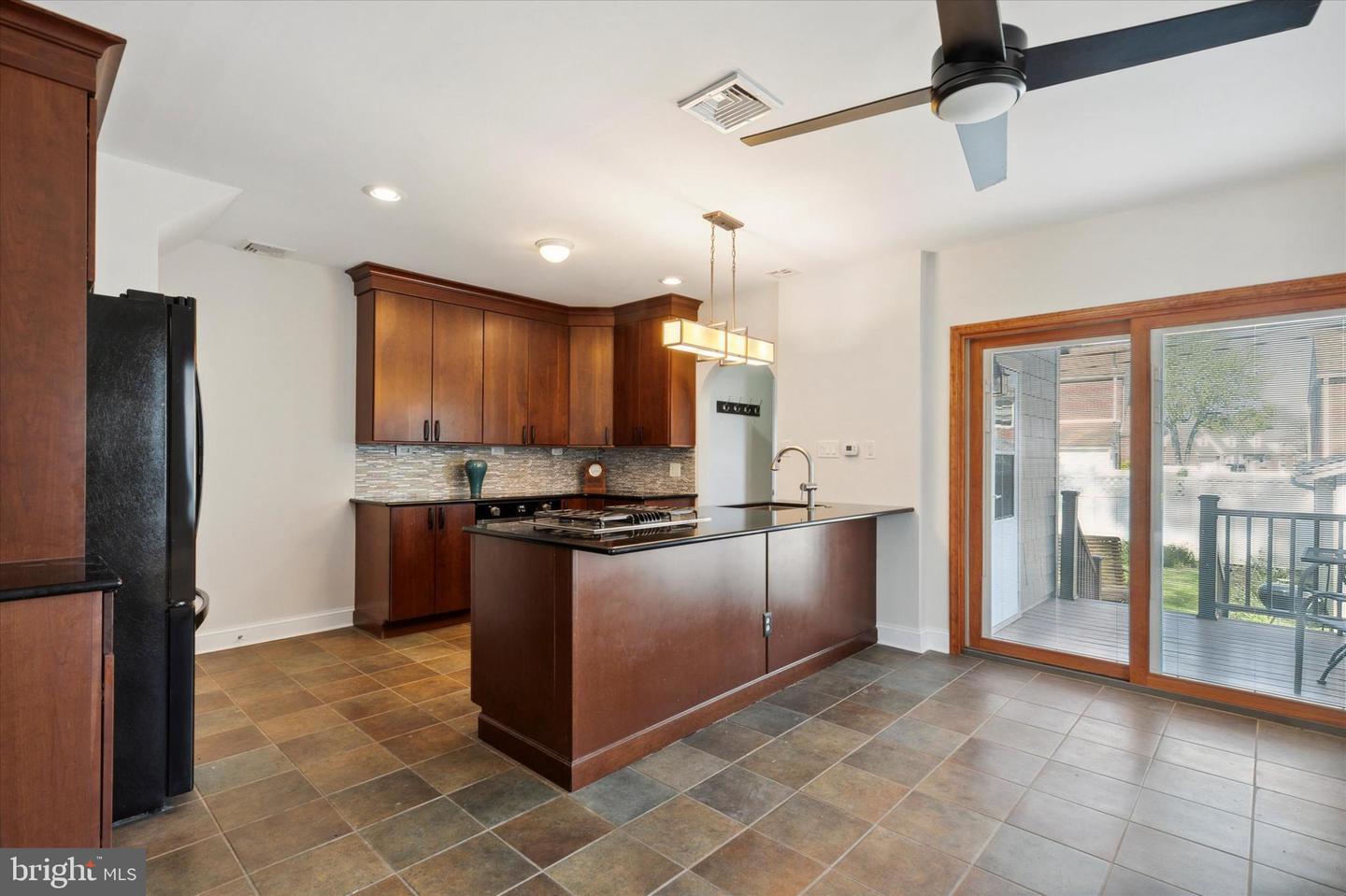 615 Country Club Ln
