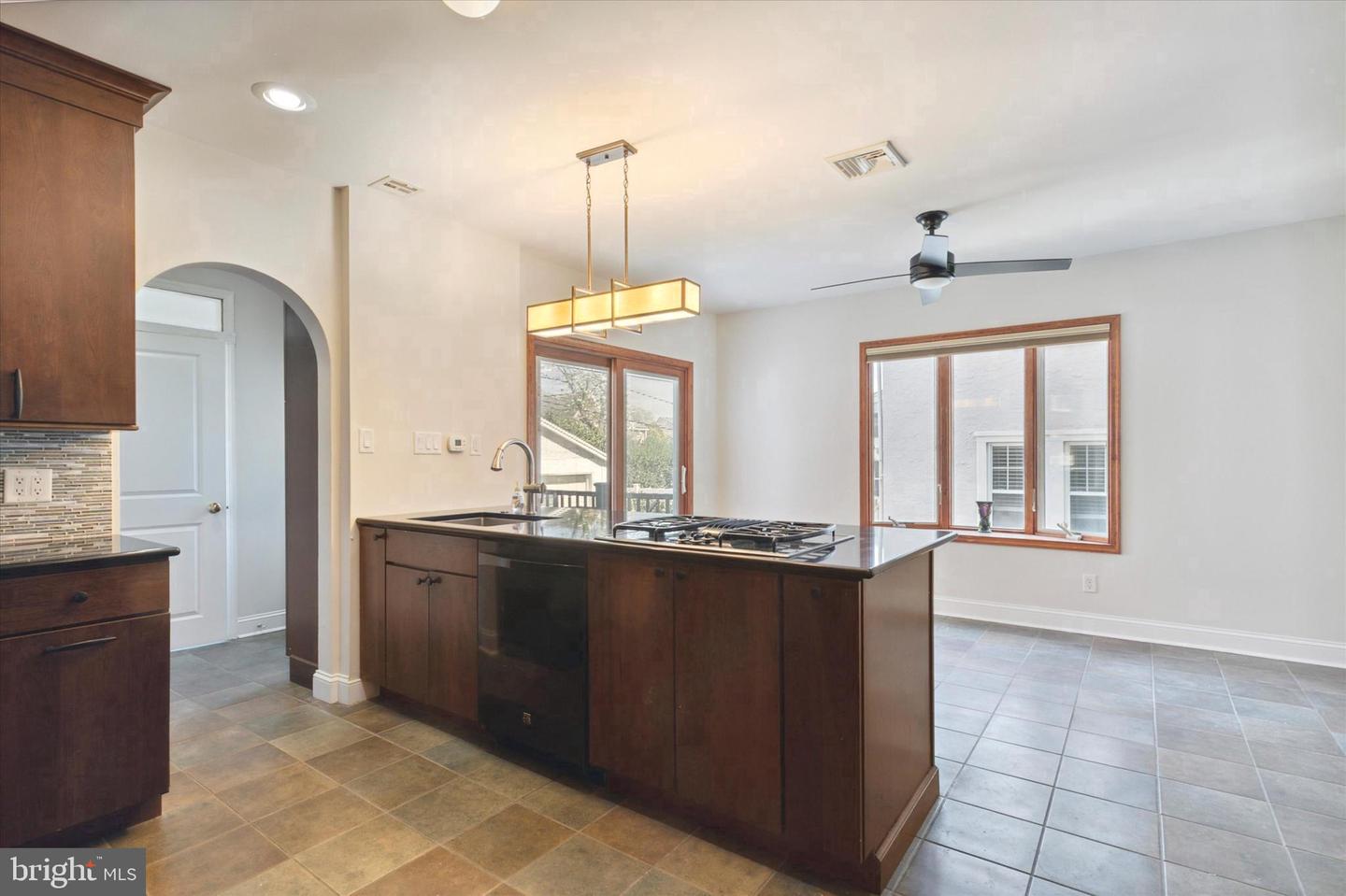 615 Country Club Ln