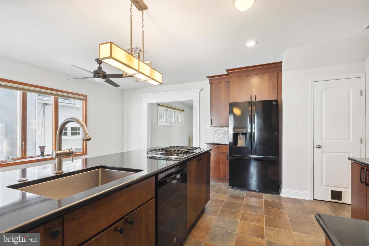 615 Country Club Ln