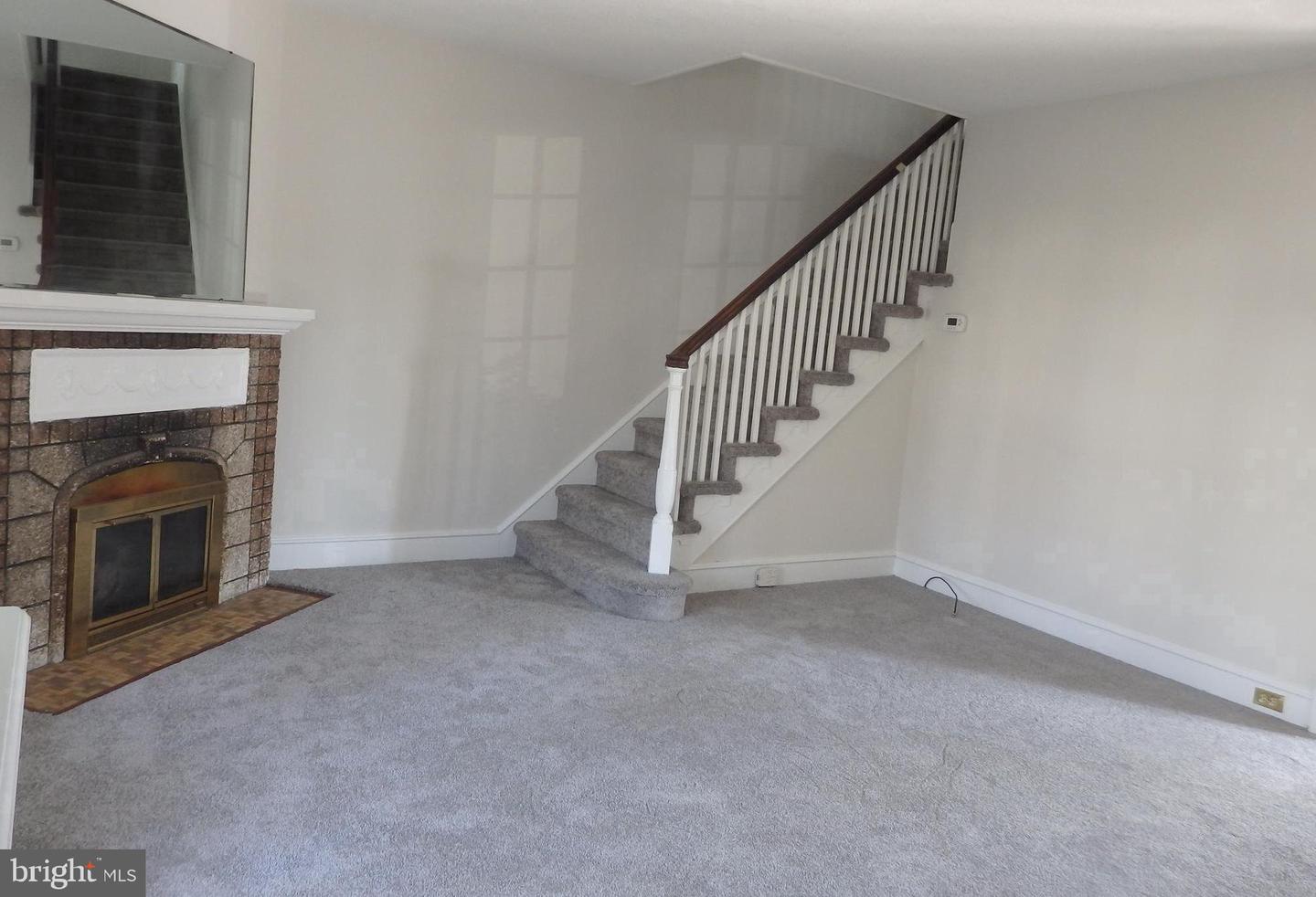 615 Country Club Ln