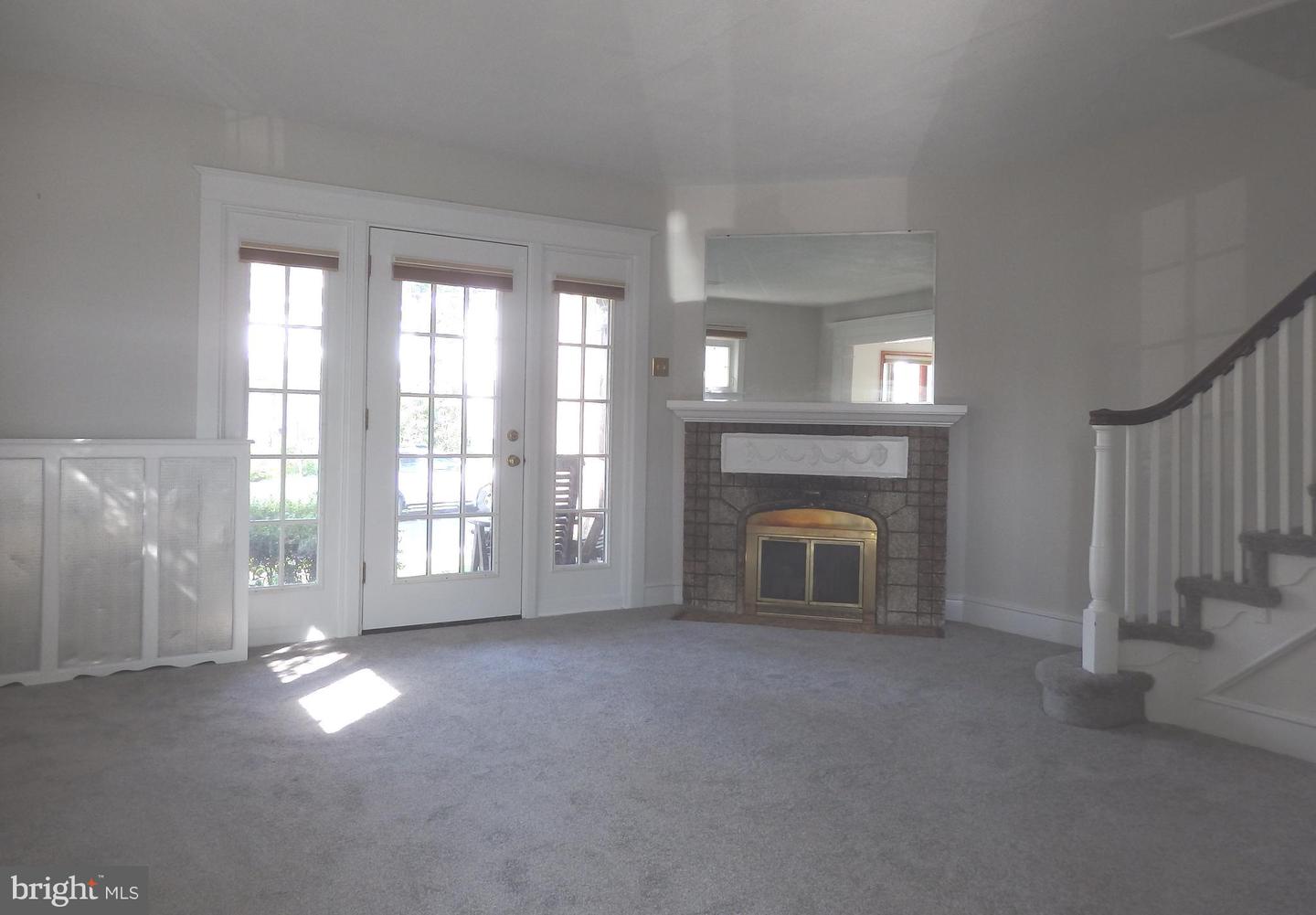 615 Country Club Ln