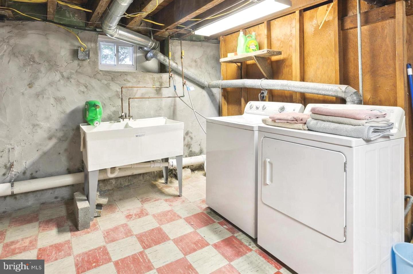 615 Country Club Ln
