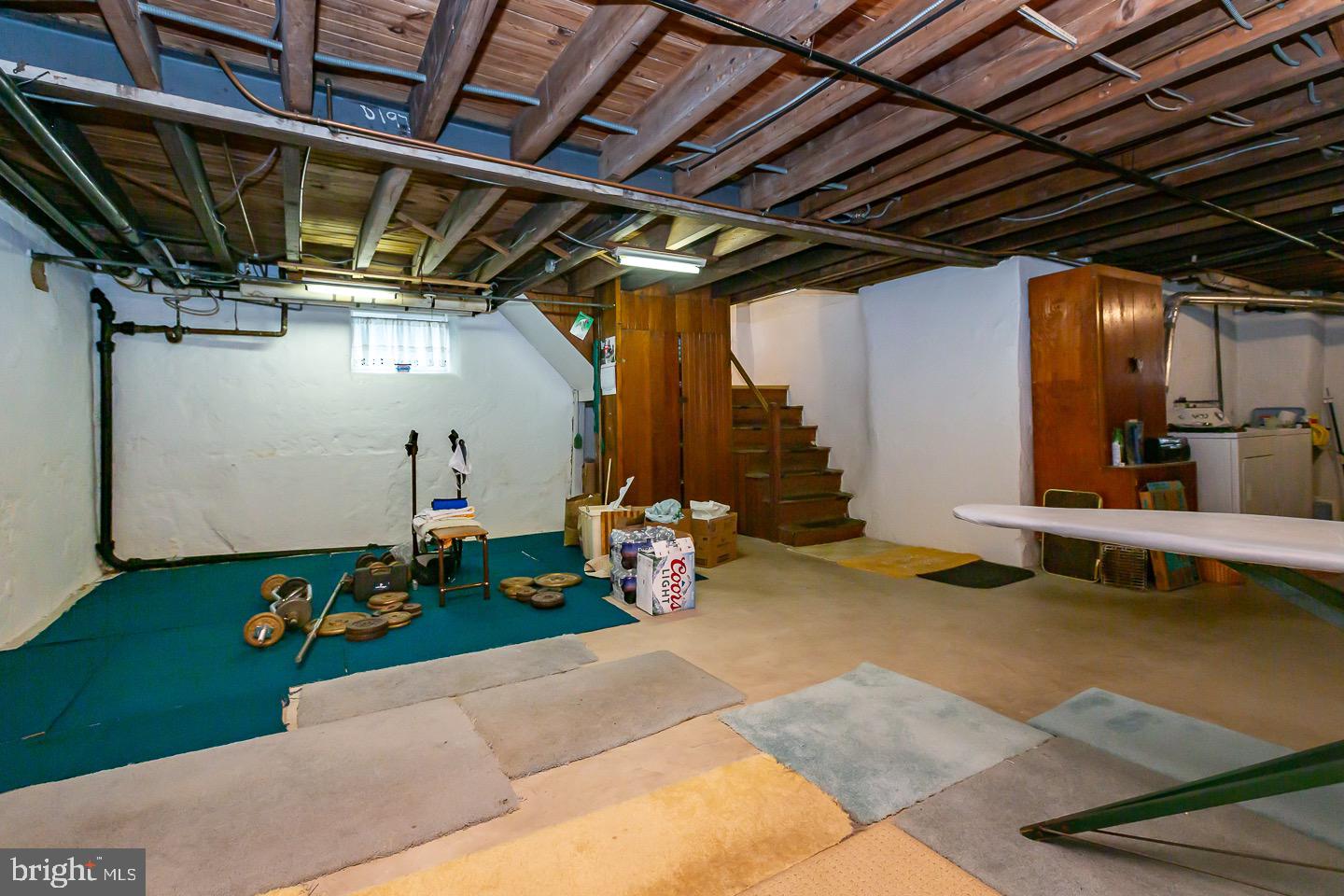 922 Larchmont Ave