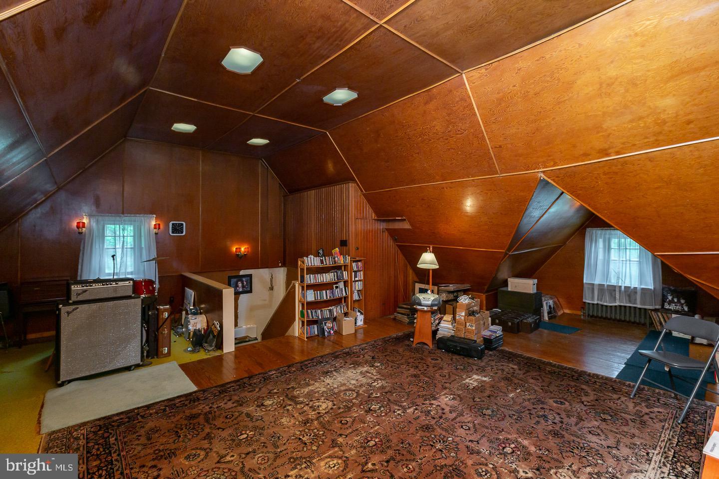 922 Larchmont Ave