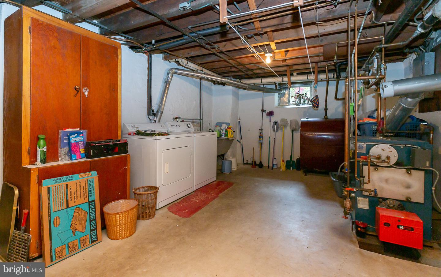 922 Larchmont Ave