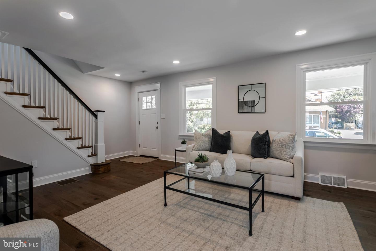 220 Strathmore Rd