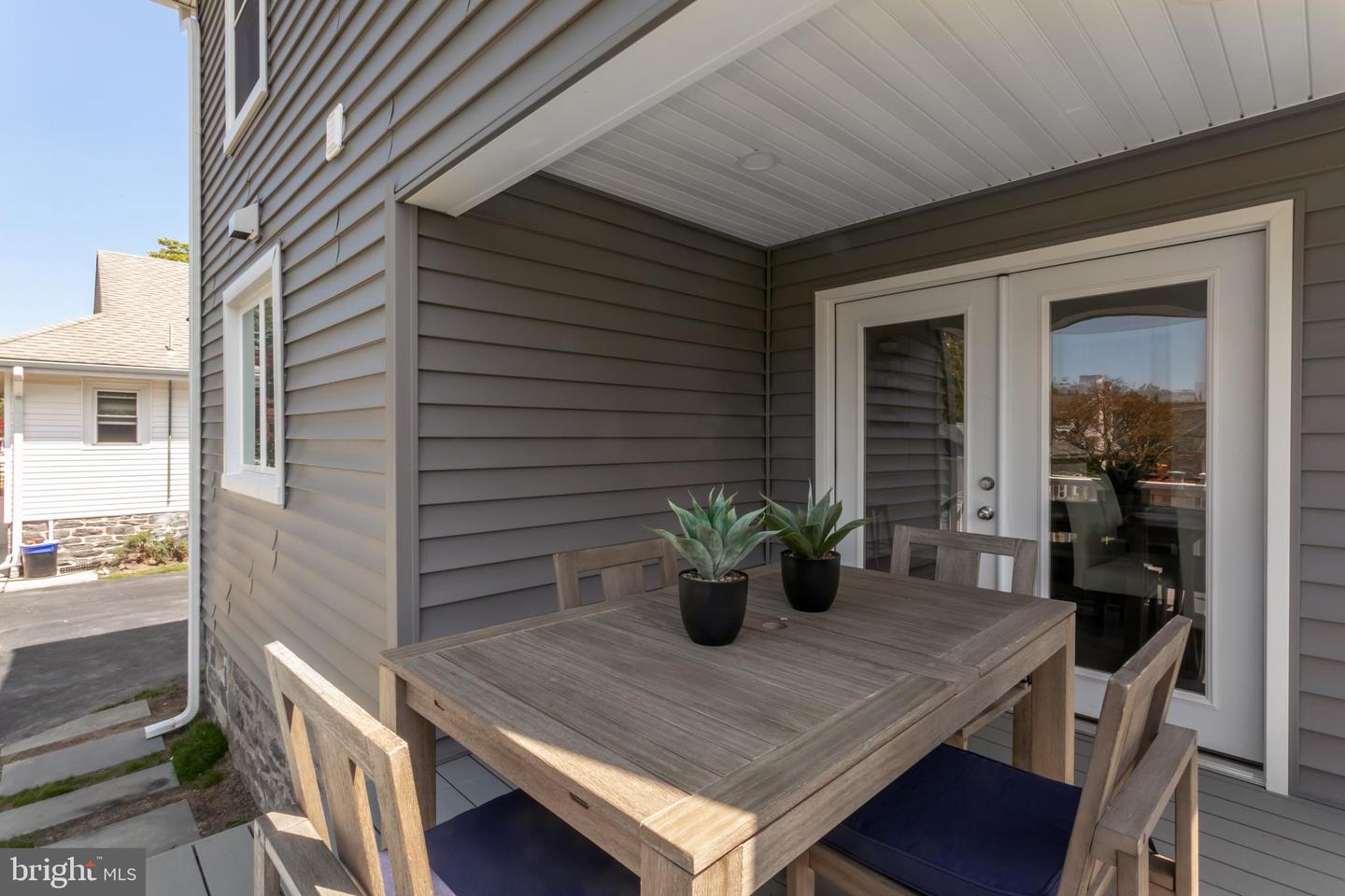 220 Strathmore Rd